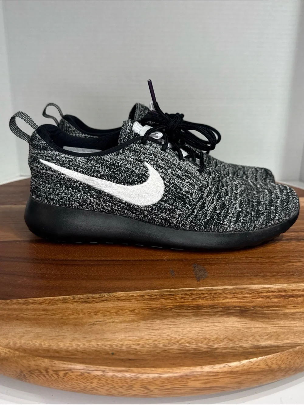 Nike Roshe One Flyknit Women’s Size 5.5 Black White Athletic sneaker 704927-001